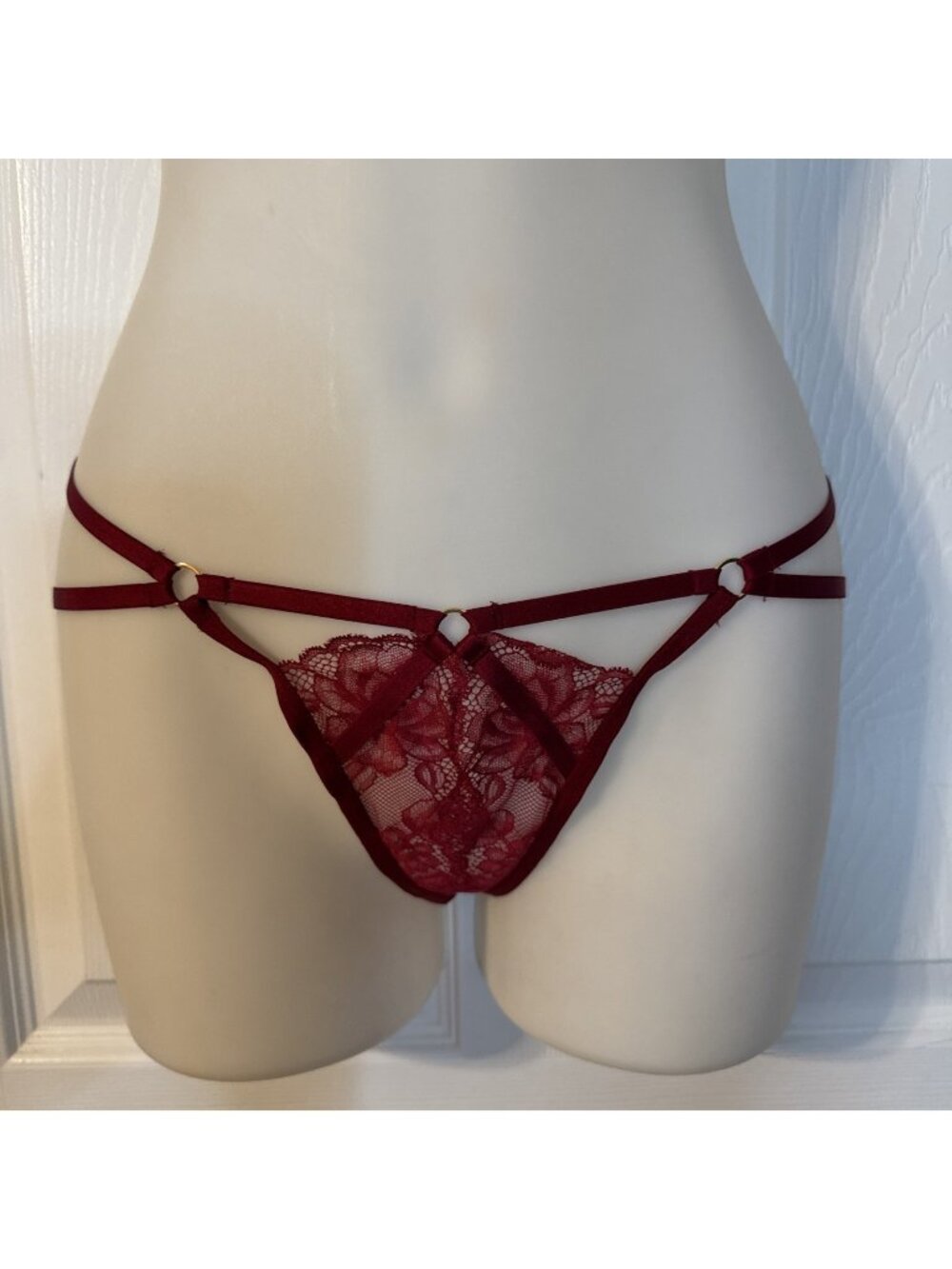 VICTORIA'S SECRET S RED OPEN BOTTOM LACE STRAPPY STRING HI LEG THONG PANTIES NWT